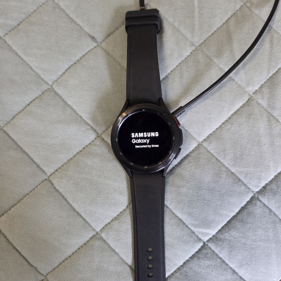 Samsung Galaxy Watch 4 46mm Black Smartwatch - Picture 1 of 3